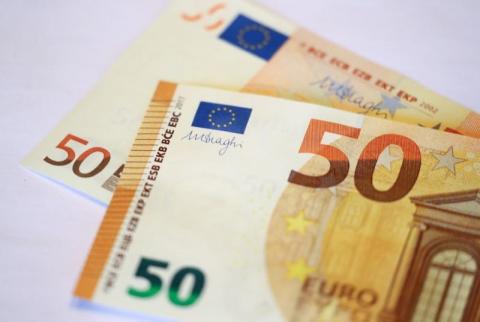 اليورو يصعد رغم خلافات مجموعة السبع والأنظار على مركزي أوروبا وأمريكا
