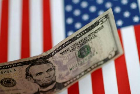 الدولار يتوقف بعد ذروة 11 شهرا مع احتدام قلق الحرب التجارية