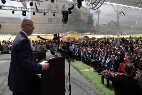 الحمد الله خلال افتتاحه مهرجان العنب بالخليل: لن نقايض الثوابت الوطنية بالمال