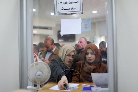 إسرائيل توافق على دخول الدفعة الثانية من الأموال القطرية لغزة