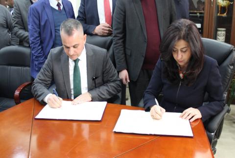 وزارة الاقتصاد وغرفة محافظة الخليل توقعان اتفاق تأسيس شبكة مركز دعم التكنولوجيا والمعلومات