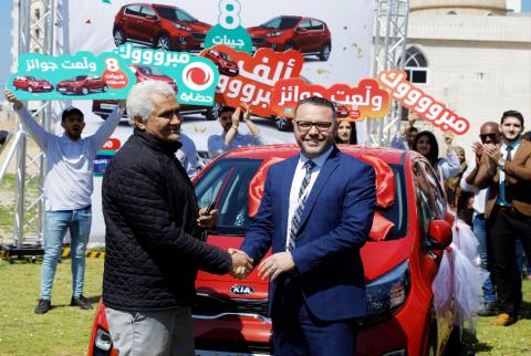 حضارة تسلم السيارة الثالثة لفائز من غزة على حملة ’ولعت جوائز’