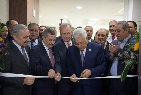 الرئيس يفتتح قسم علاج أمراض الدم والأورام في المستشفى الاستشاري العربي