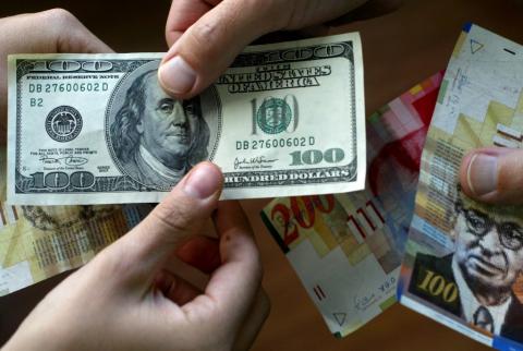 الدولار يتراجع أمام الشيقل إلى أدنى مستوى في 12 عاما