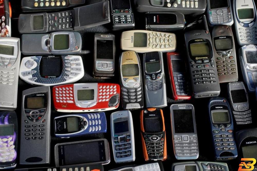 نحو 472 ألف خط هاتف ثابت في فلسطين