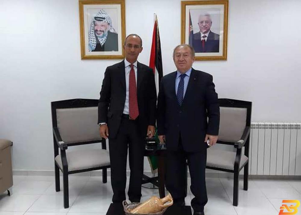 فلسطين وايطاليا تبحثان علاقات التعاون الاقتصادي والتجاري