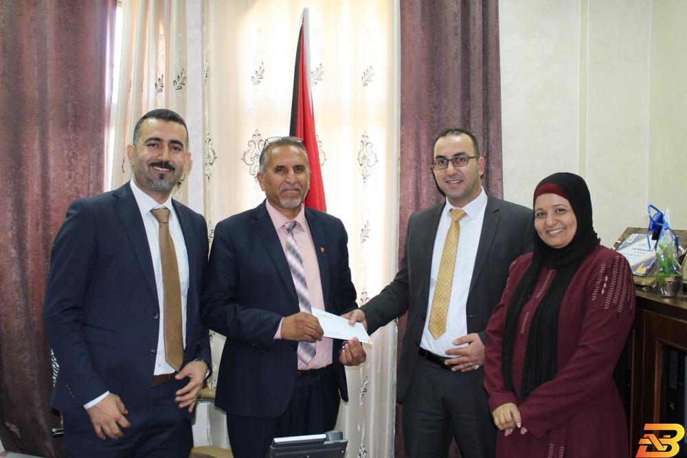 البنك الإسلامي الفلسطيني يدعم مدرسة بنات مسقط في أريحا