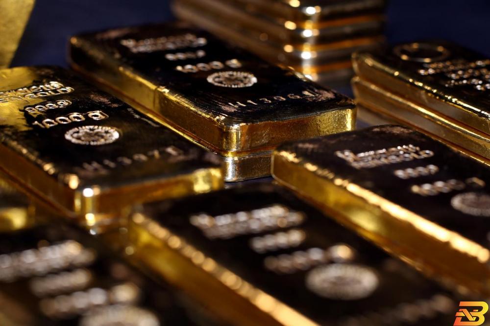 الذهب يخترق حاجز 1800 دولار للأوقية ويتجه صوب ذروة 9 أعوام
