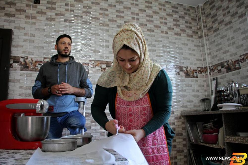 أزواج شابة يكافحون الواقع المعيشي الصعب في غزة